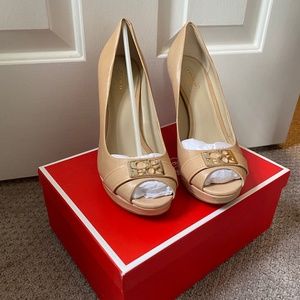 Coach tan heels used kept in box